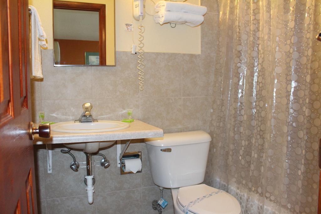 Budget Inn Oskaloosa Room photo